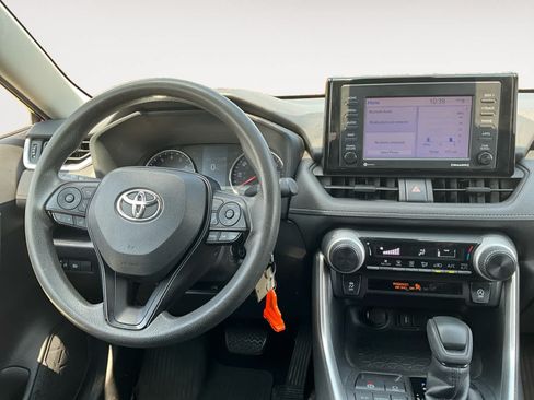 Used 2021 Toyota RAV4 LE AWD/4WD image 10