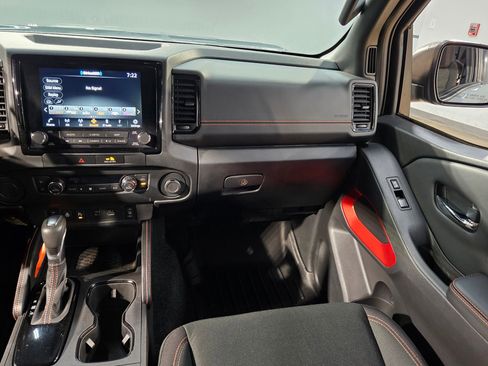 Used 2022 Nissan Frontier Pro-X image 11
