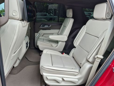 Used 2026 GMC Yukon Denali w/ Denali Reserve Package AWD/4WD image 39