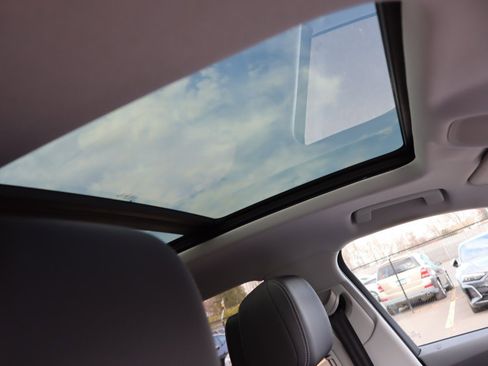 Used 2021 Audi e-tron Premium Plus w/ Premium Plus Package image 16