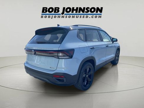 Used 2025 Volkswagen Taos SE image 8