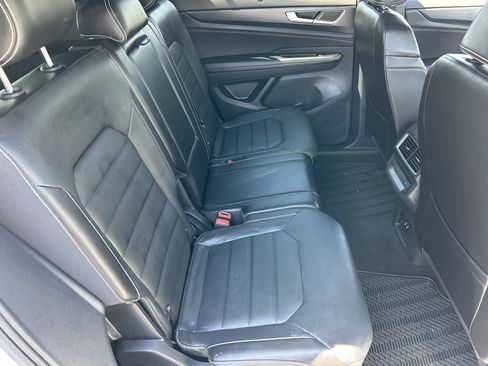 Certified 2024 Volkswagen Atlas Cross Sport SEL R-Line AWD/4WD image 11