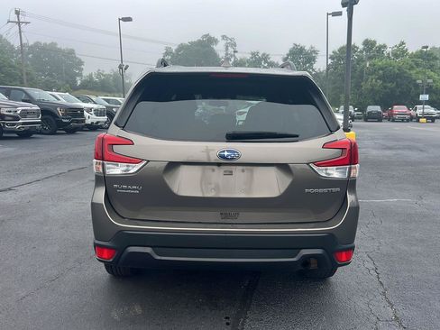 Used 2021 Subaru Forester Premium AWD/4WD image 4