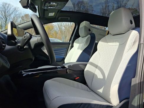 New 2025 Volkswagen ID.4 Pro S AWD/4WD image 8