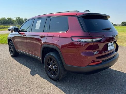 Used 2025 Jeep Grand Cherokee L Laredo RWD image 4