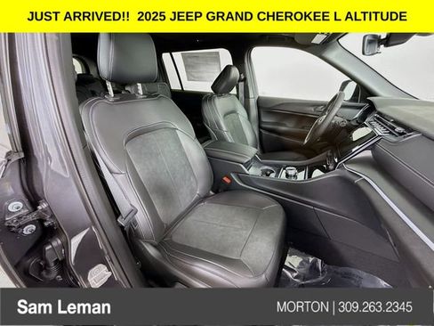 New 2025 Jeep Grand Cherokee L Altitude image 29