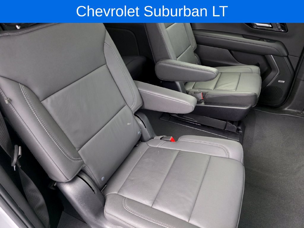 Used 2025 Chevrolet Suburban LT w/ Comfort Package RWD image 30