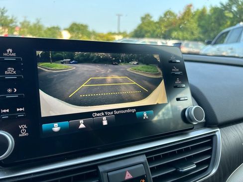 Used 2020 Honda Accord Touring image 18
