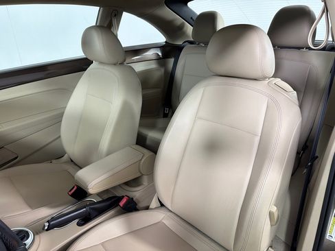 Used 2013 Volkswagen Beetle 2.5 image 12