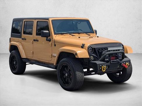 Used 2013 Jeep Wrangler Unlimited Sahara w/ Connectivity Group AWD/4WD image 3