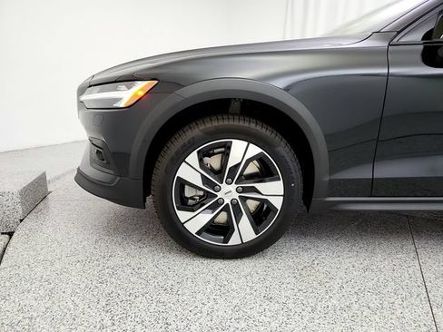 New 2026 Volvo V60 B5 Cross Country Plus w/ Climate Package AWD/4WD image 25