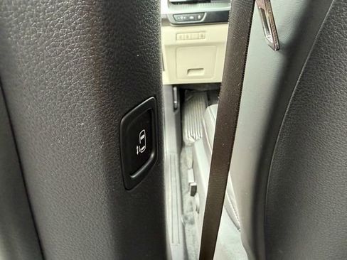 Used 2024 Kia Carnival LX image 27