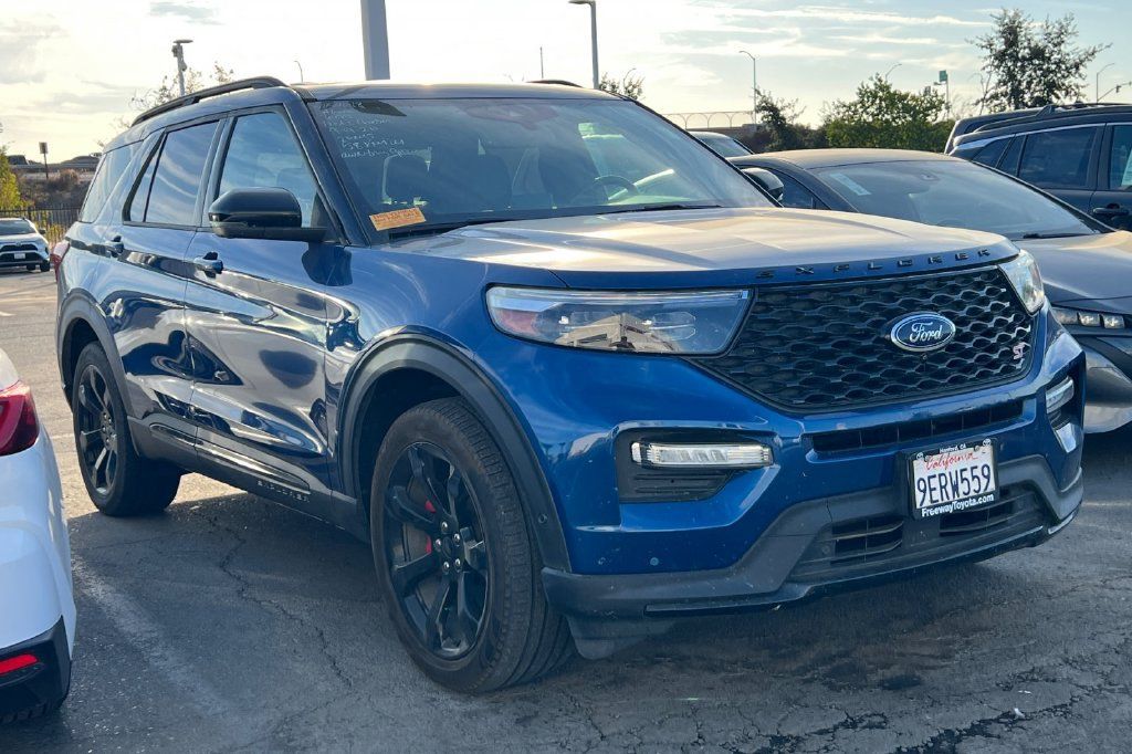 Used 2022 Ford Explorer ST w/ Equipment Group 401A AWD/4WD image 2