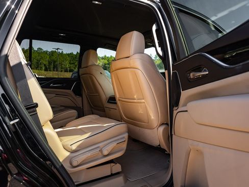 Used 2024 Cadillac Escalade Premium Luxury AWD/4WD image 13