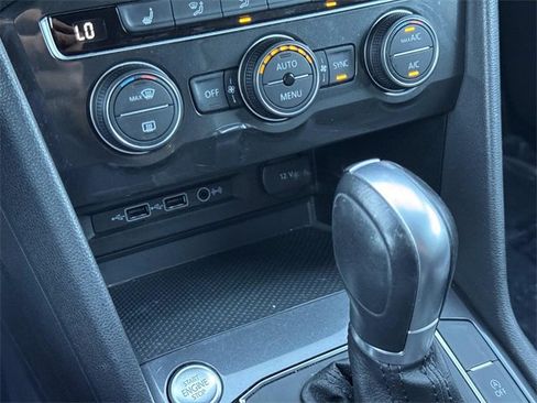Used 2019 Volkswagen Tiguan SE image 23