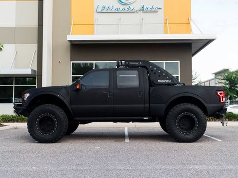 Used 2016 Ford F250 Platinum w/ Platinum Package AWD/4WD image 6