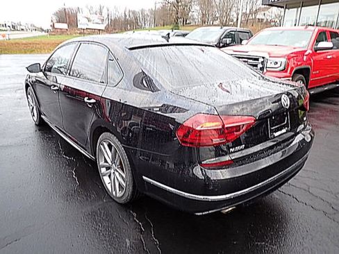 Used 2018 Volkswagen Passat 2.0T R-Line w/ R-Line Lighting Package image 3