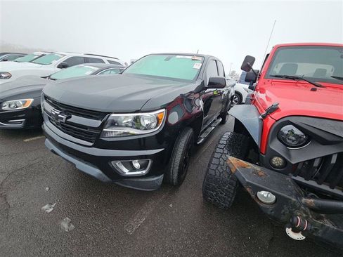 Used 2016 Chevrolet Colorado LT w/ Midnight Edition image 2