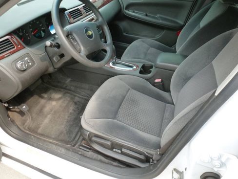 Used 2010 Chevrolet Impala LS FWD image 9