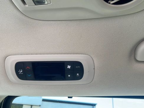 Used 2023 Chrysler Pacifica Touring-L FWD image 26