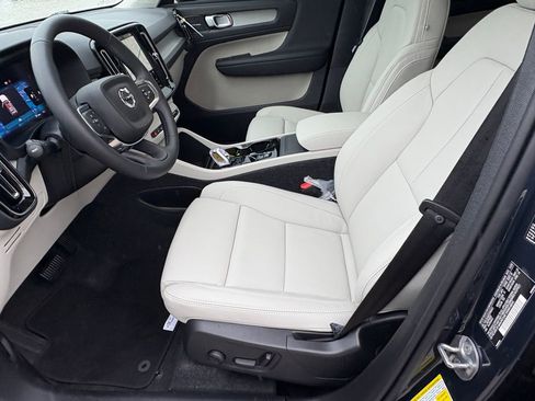 New 2026 Volvo XC40 B5 Ultra w/ Protection Package Premier image 17