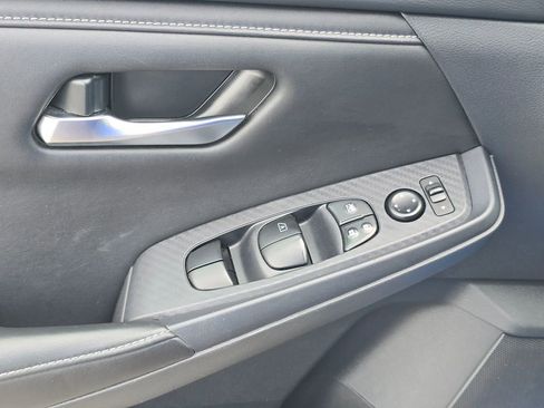 Used 2024 Nissan Sentra SV FWD image 11