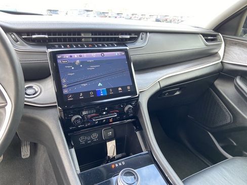 Used 2023 Jeep Grand Cherokee Limited image 39