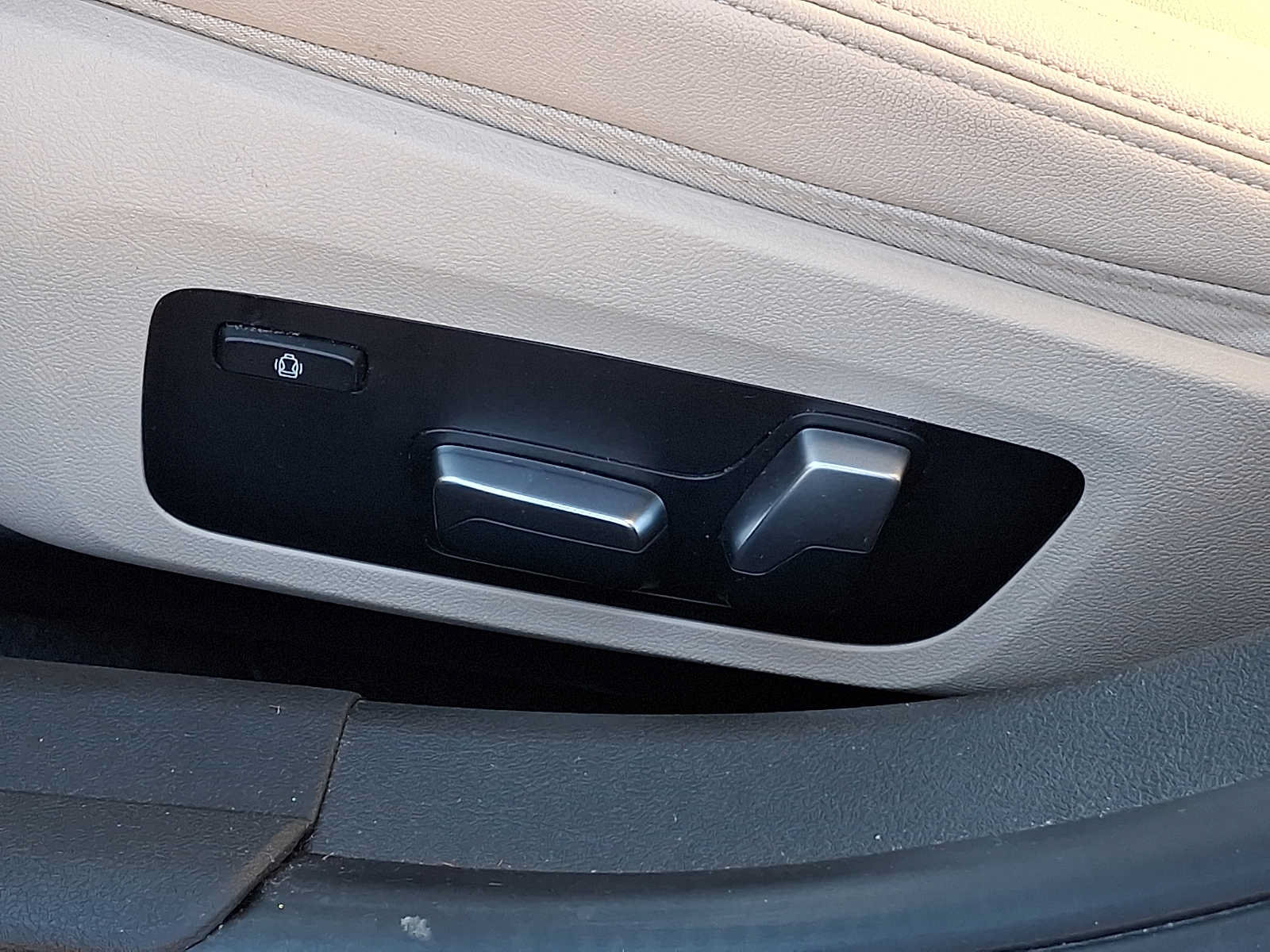 Used 2019 BMW 330i xDrive Sedan w/ Driving Assistance Package AWD/4WD image 11