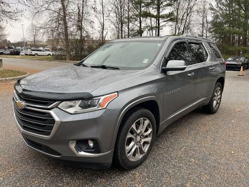Used 2021 Chevrolet Traverse Premier image 1