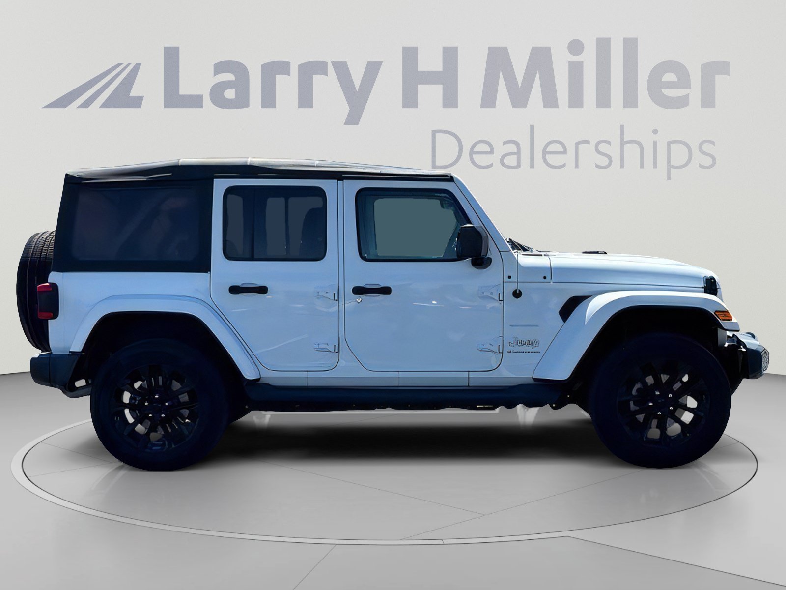 Used 2023 Jeep Wrangler Unlimited Sahara AWD/4WD image 7