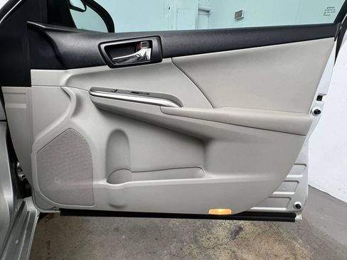 Used 2013 Toyota Camry XLE FWD image 11