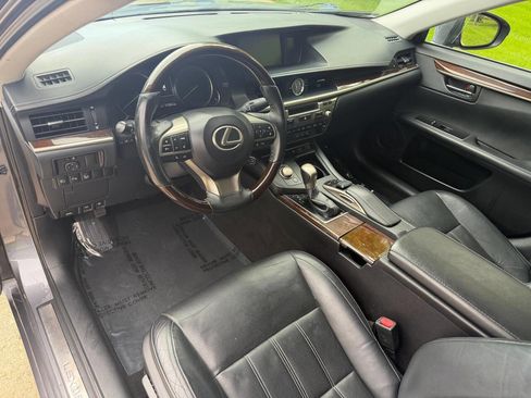 Used 2017 Lexus ES 350 w/ Luxury Package FWD image 12