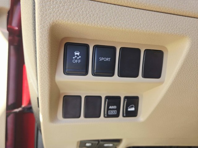 Used 2014 Nissan Rogue S AWD/4WD image 28