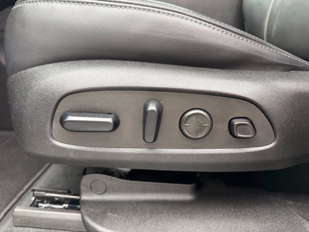 Used 2021 Buick Enclave Avenir w/ Avenir Technology Package FWD image 26