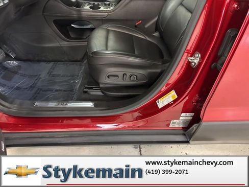 Used 2023 GMC Acadia SLT image 31