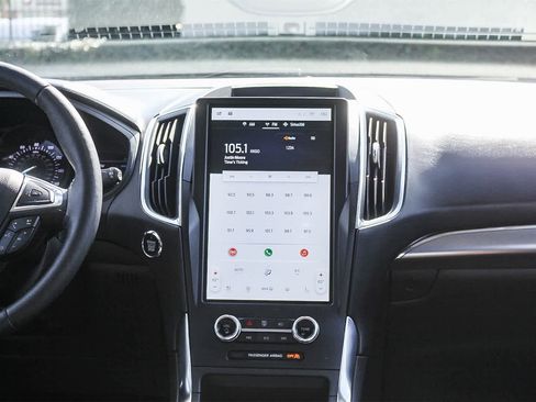 Used 2022 Ford Edge Titanium image 18