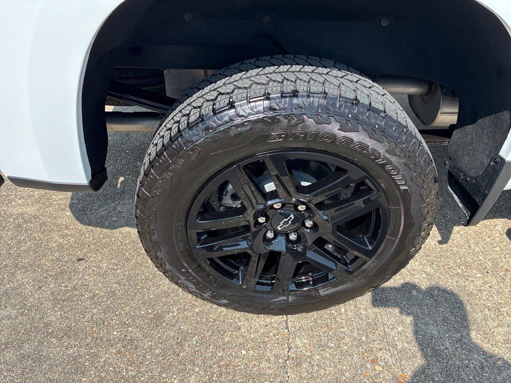 Used 2026 Chevrolet Silverado 1500 LT Trail Boss w/ LT Trail Boss Premium Package AWD/4WD image 5