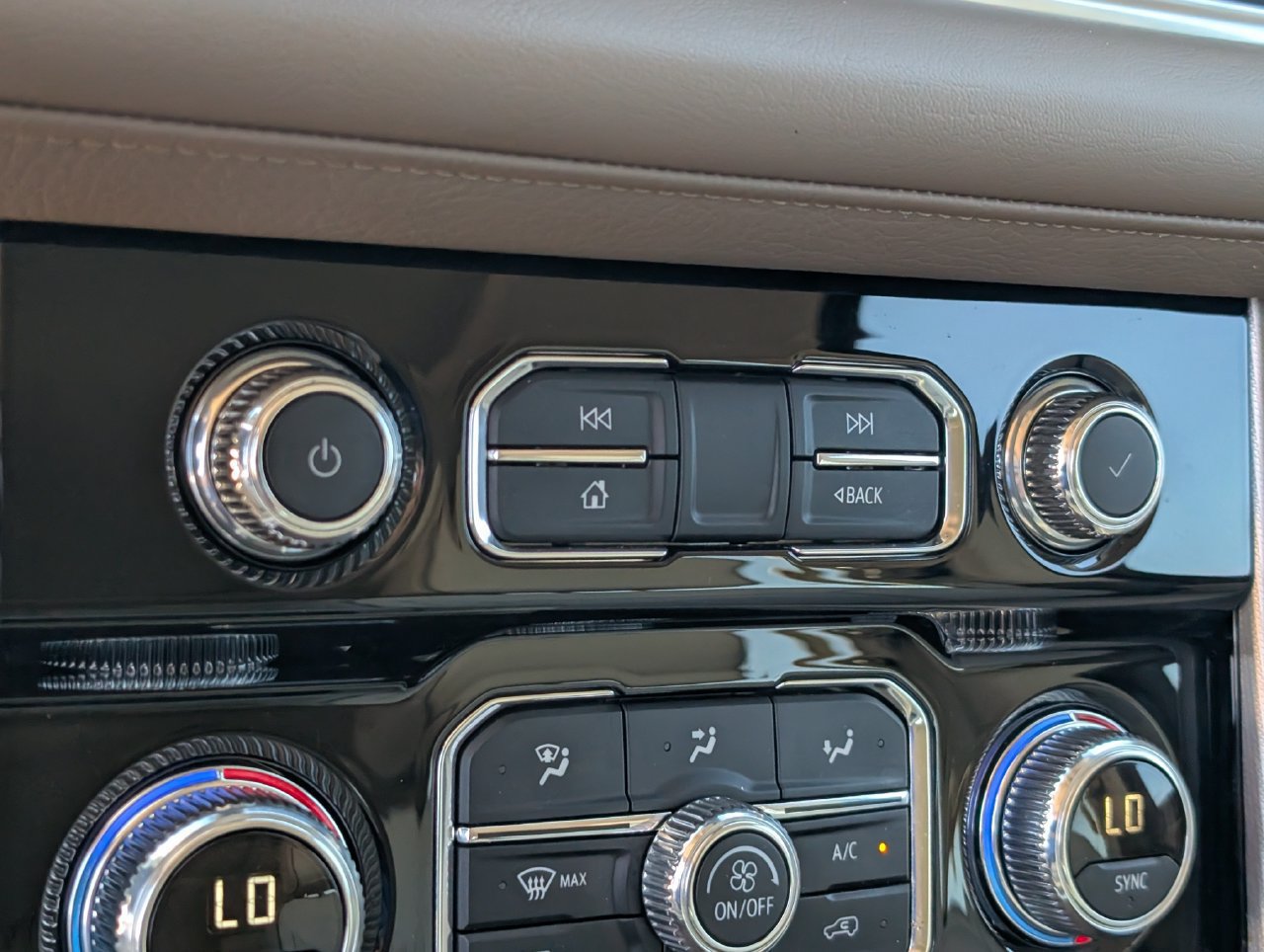 Used 2024 GMC Yukon Denali RWD image 15