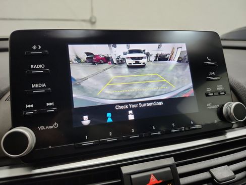 Used 2019 Honda Accord LX image 16
