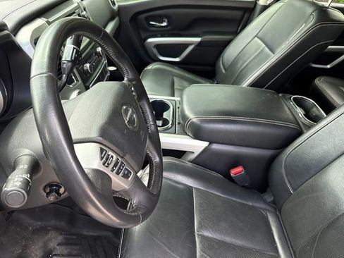 Used 2018 Nissan Titan PRO-4X w/ Pro-4x Convenience Package image 18