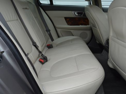 Used 2010 Jaguar XF Premium image 24