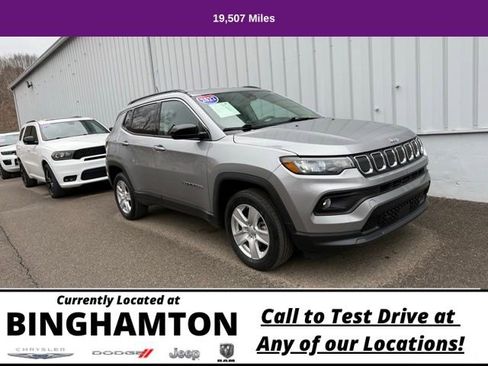 Used 2022 Jeep Compass Latitude image 2