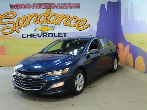 Used 2019 Chevrolet Malibu LS image 2