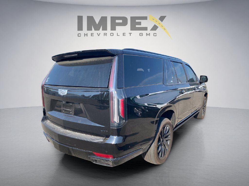 Used 2024 Cadillac Escalade ESV Sport Platinum w/ LPO, ONYX Package AWD/4WD image 5