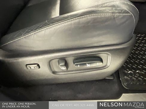 Used 2013 Lexus LX 570 4WD w/ Luxury Pkg image 28