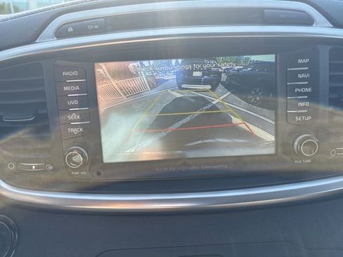 Used 2016 Kia Sorento SX image 18