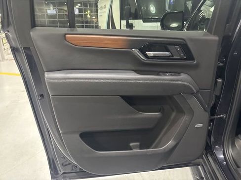 Used 2025 GMC Yukon XL Denali image 29