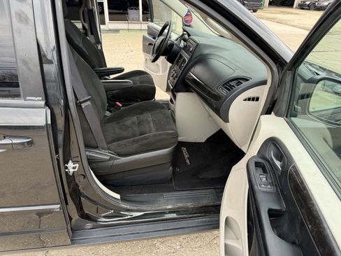 Used 2015 Dodge Grand Caravan SE w/ Quick Order Package 29E SE image 11