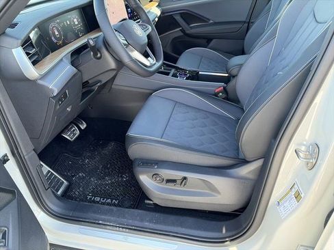 Used 2026 Volkswagen Tiguan SEL R-Line image 10