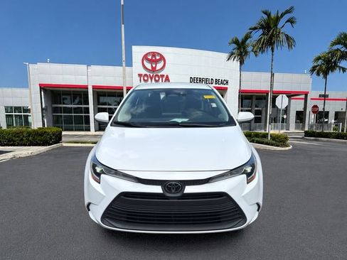 Used 2023 Toyota Corolla LE w/ LE Convenience Package FWD image 2